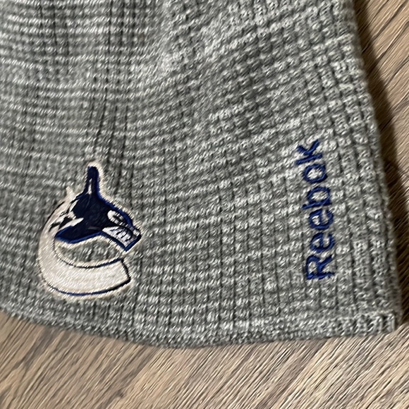 Vancouver Canucks Toque - Picture 3 of 3